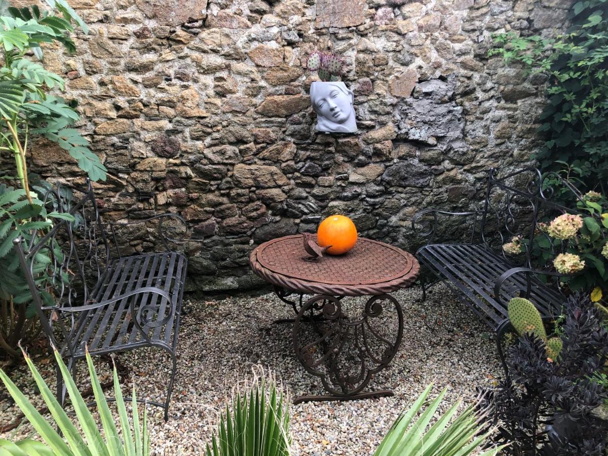 Chambre D'Hote Et Gite Du Jardin Des Corsaires Saint-Malo Exterior photo